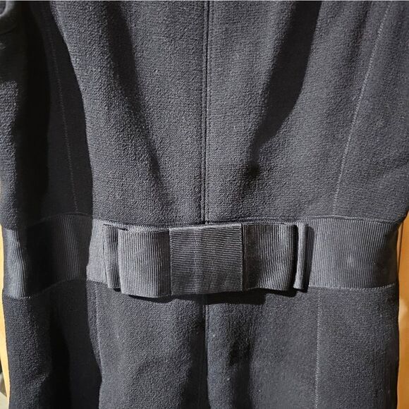 ANN TAYLOR Black Sheath Dress with Back Waist Bow Accent Slimming - Size 10 - Picture 5 of 7